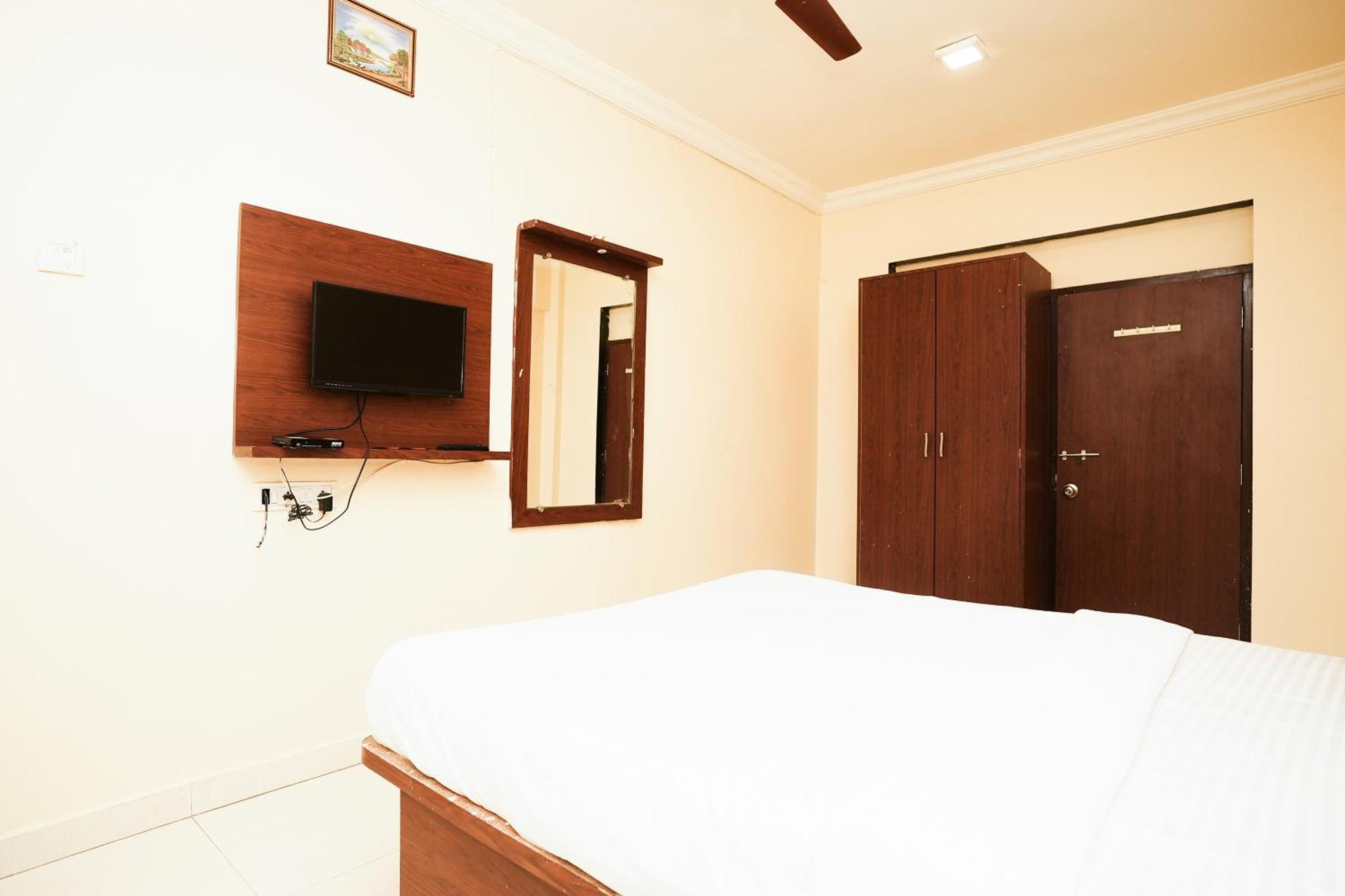 โอโย 72526 เดลลา คอนฟอร์ตส์ Hotel Amarnath ภายนอก รูปภาพ