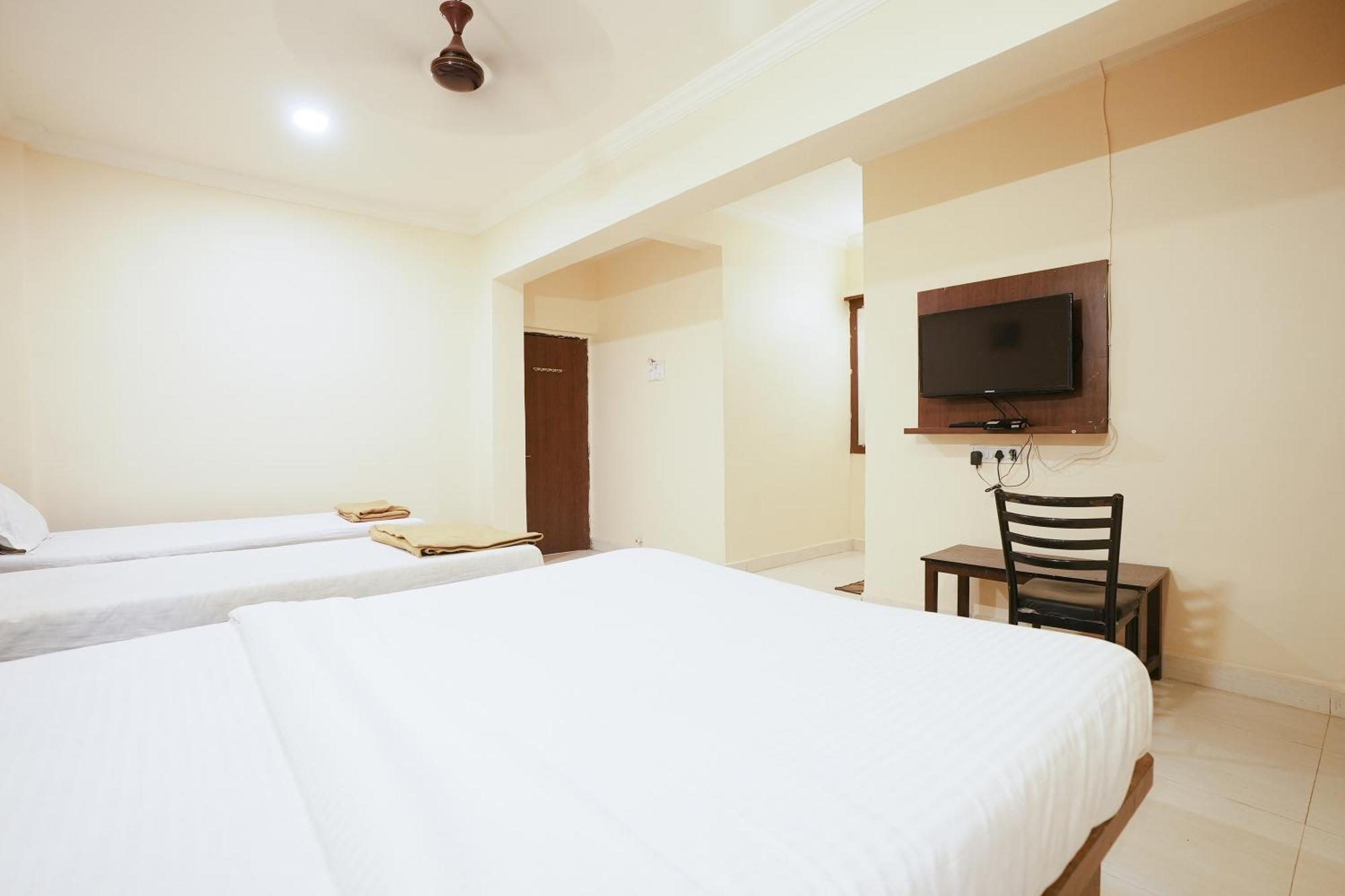 โอโย 72526 เดลลา คอนฟอร์ตส์ Hotel Amarnath ภายนอก รูปภาพ
