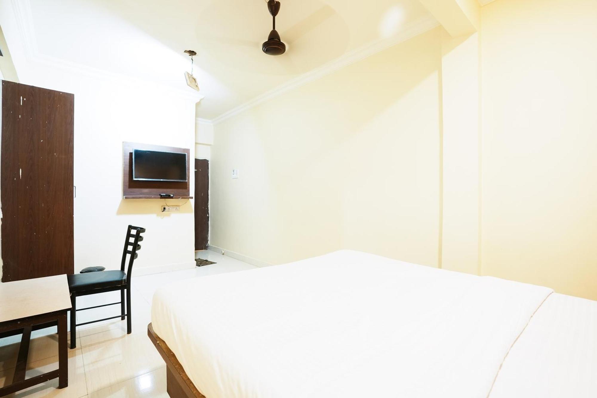 โอโย 72526 เดลลา คอนฟอร์ตส์ Hotel Amarnath ภายนอก รูปภาพ
