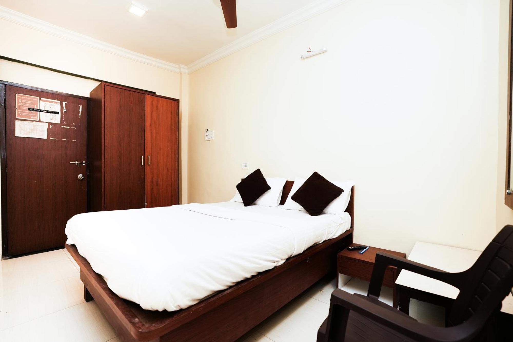 โอโย 72526 เดลลา คอนฟอร์ตส์ Hotel Amarnath ภายนอก รูปภาพ