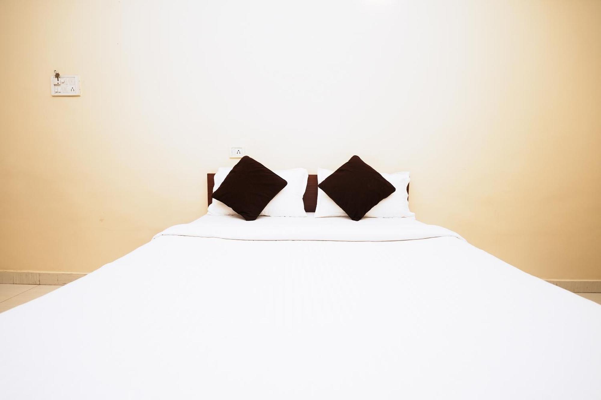 โอโย 72526 เดลลา คอนฟอร์ตส์ Hotel Amarnath ภายนอก รูปภาพ