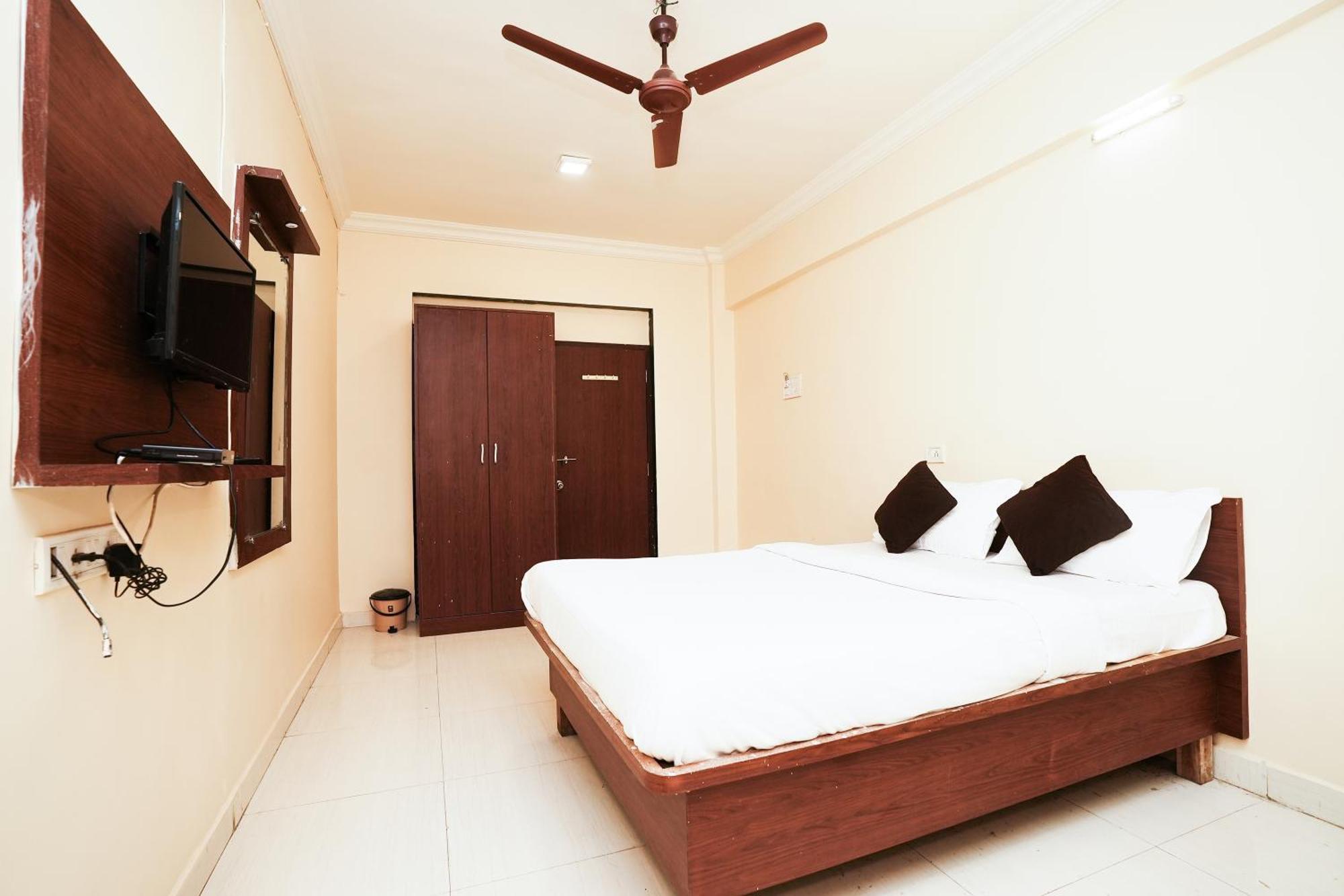 โอโย 72526 เดลลา คอนฟอร์ตส์ Hotel Amarnath ภายนอก รูปภาพ