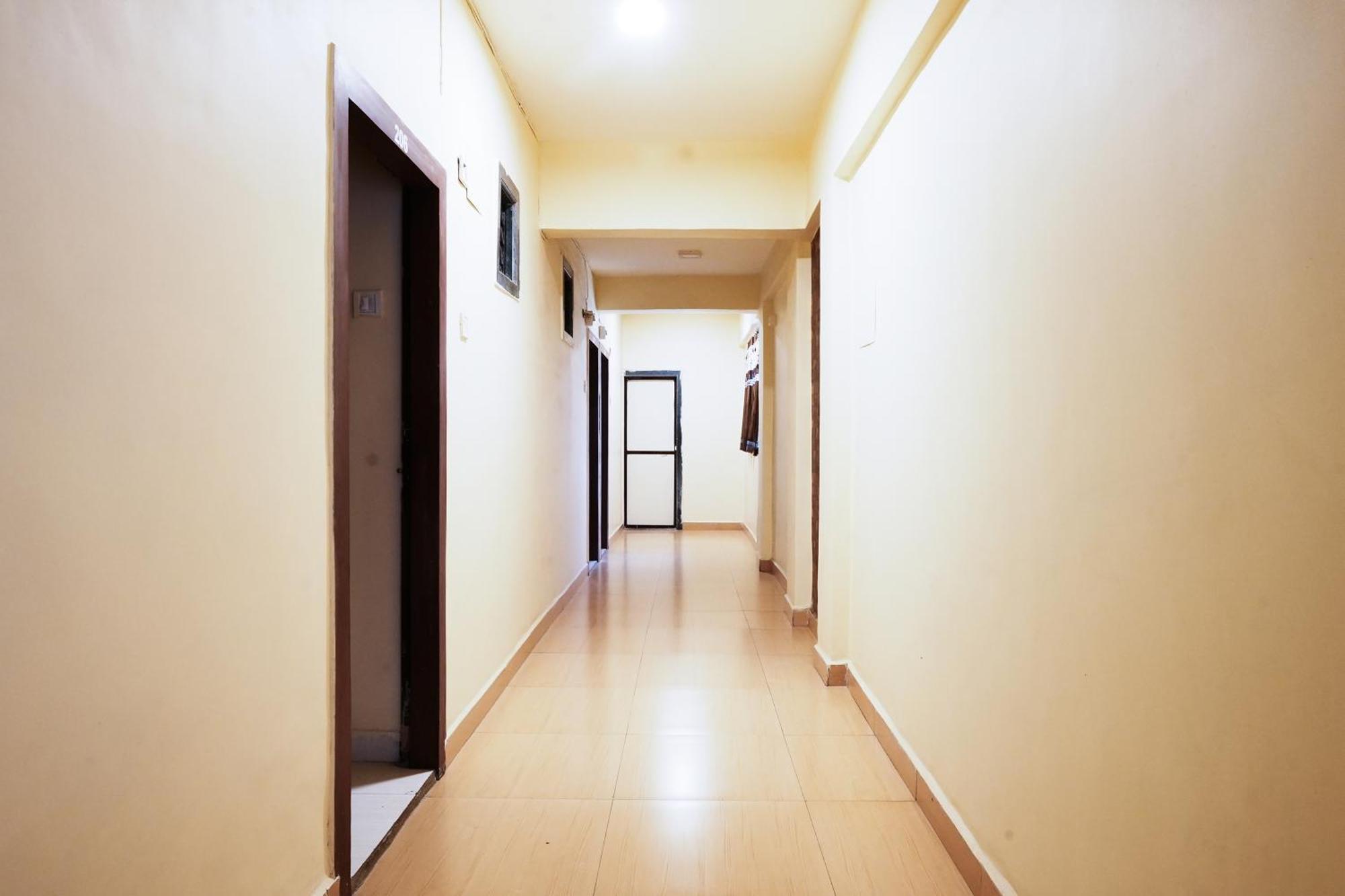 โอโย 72526 เดลลา คอนฟอร์ตส์ Hotel Amarnath ภายนอก รูปภาพ