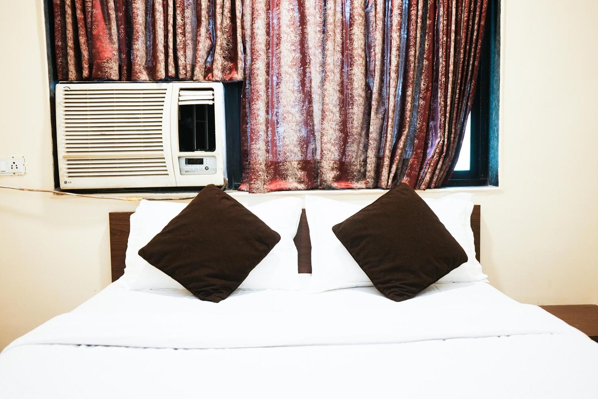 โอโย 72526 เดลลา คอนฟอร์ตส์ Hotel Amarnath ภายนอก รูปภาพ